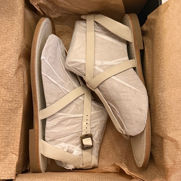FRYE TAYLOR SANDALS. NEW - Picture 8 of 12